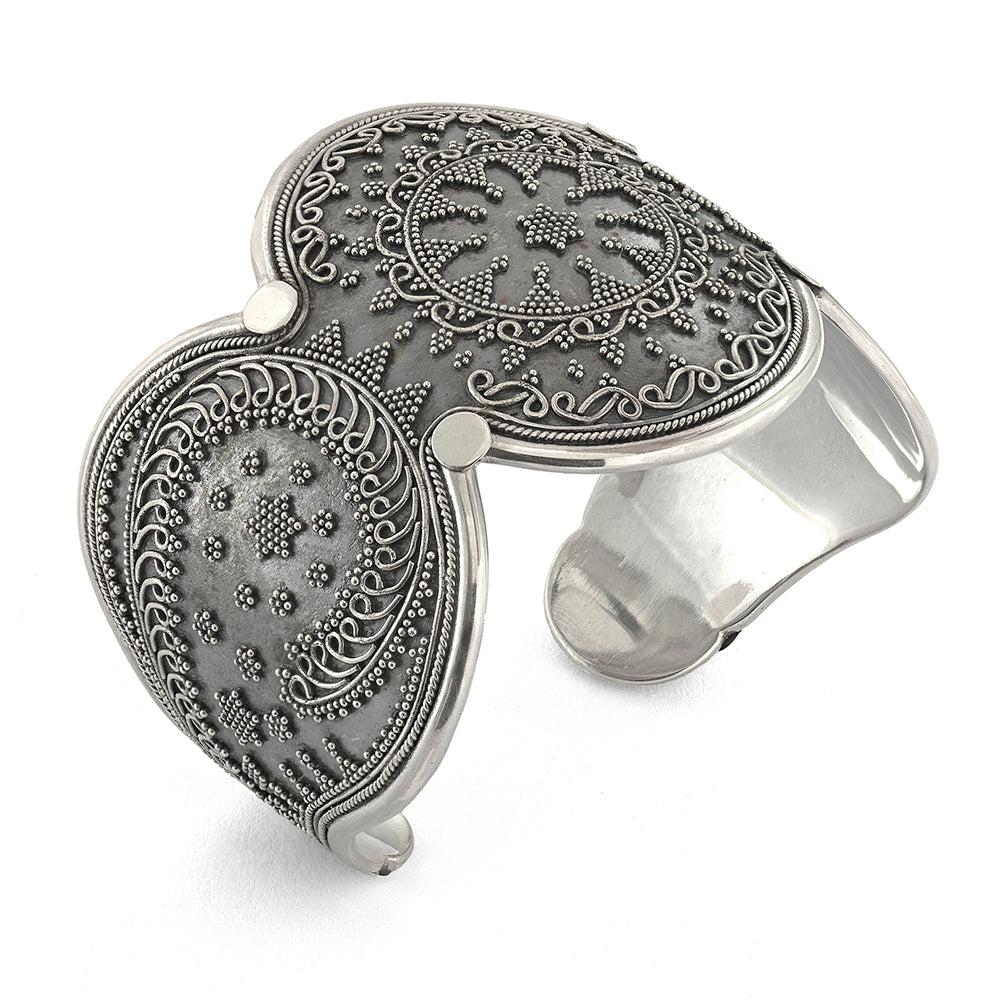 Why Granulation Feels Alive: The Hidden Craft Behind a Texture That Speaks to the Hand - Reva Jewellery