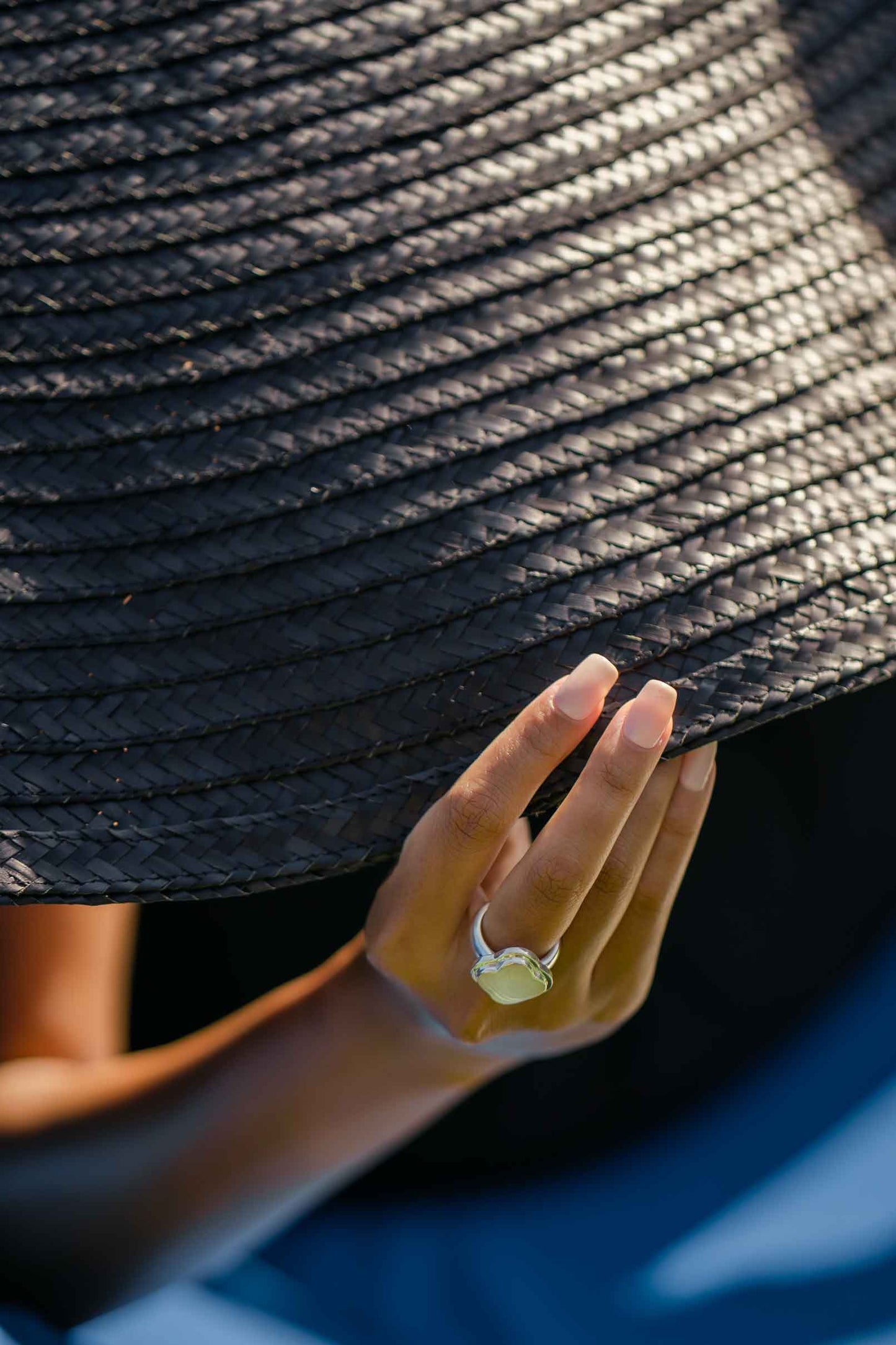 Cincin Semanggi Putih