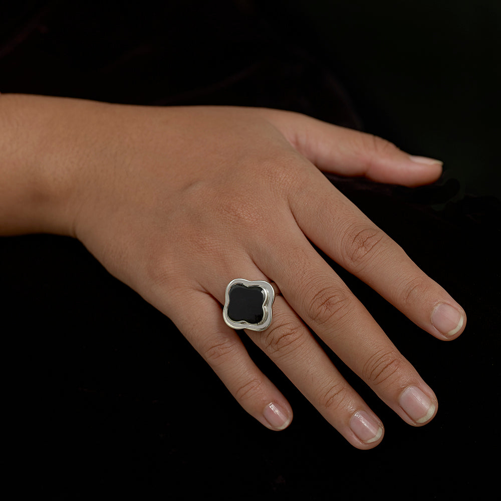 Cincin Semanggi Hitam